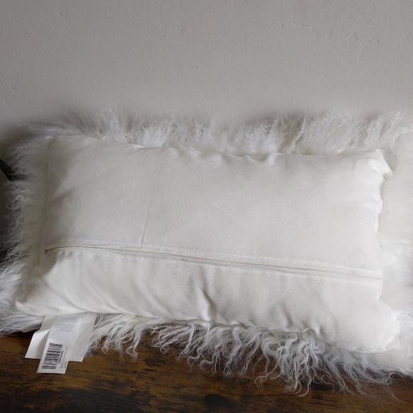 🆕🌿SHEEPSKIN ACCENT PILLOW🌿 - Picture 7 of 8